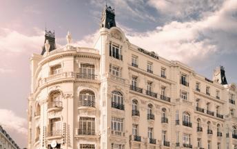 Edificio de Plus Ultra Seguros en Plaza de las Cortes, Madrid